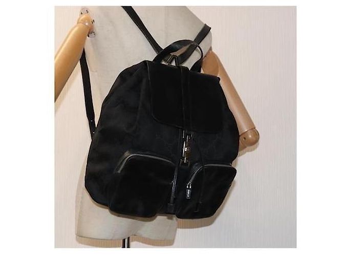 Schwarzer Nylon-Rucksack mit Vintage-Lederbesatz von Gucci - Ansicht 3