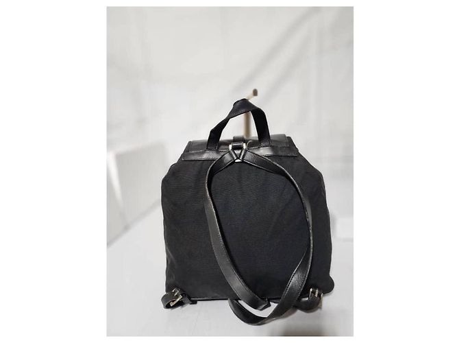 Schwarzer Nylon-Rucksack mit Vintage-Lederbesatz von Gucci - Ansicht 4