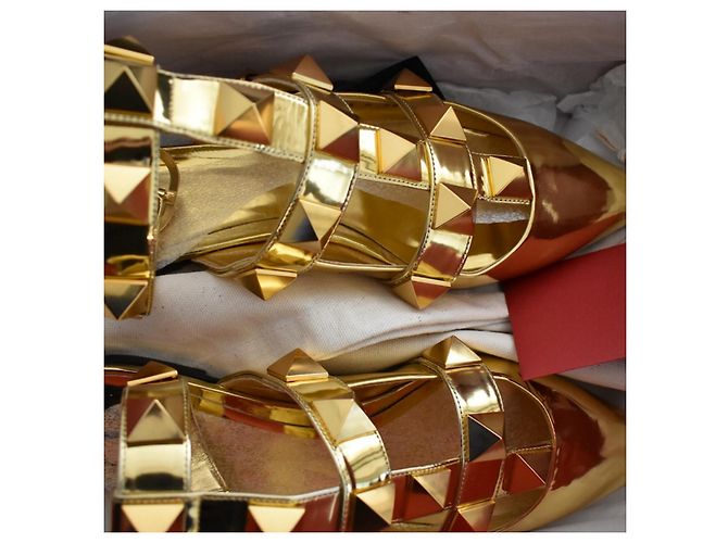 Sandali Valentino Garavani Roman Stud in pelle oro D'oro - vista 6