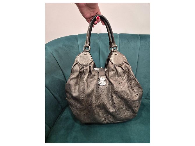 Mahina Babylone Borsa Louis Vuitton Mahina Grande Pelle Argentata Argento - vista 2