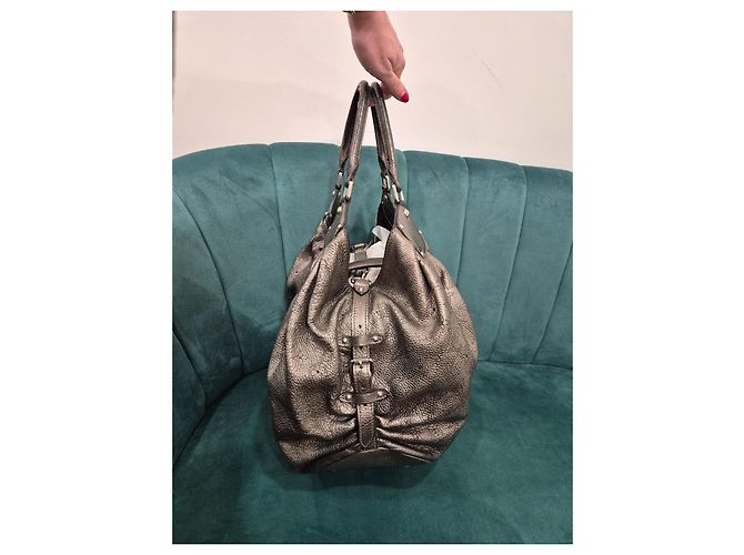 Mahina Babylone Borsa Louis Vuitton Mahina Grande Pelle Argentata Argento - vista 3
