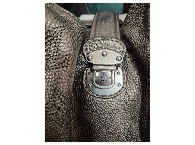 Mahina Babylone Borsa Louis Vuitton Mahina Grande Pelle Argentata Argento - vista 4