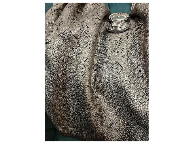 Mahina Babylone Borsa Louis Vuitton Mahina Grande Pelle Argentata Argento - vista 5