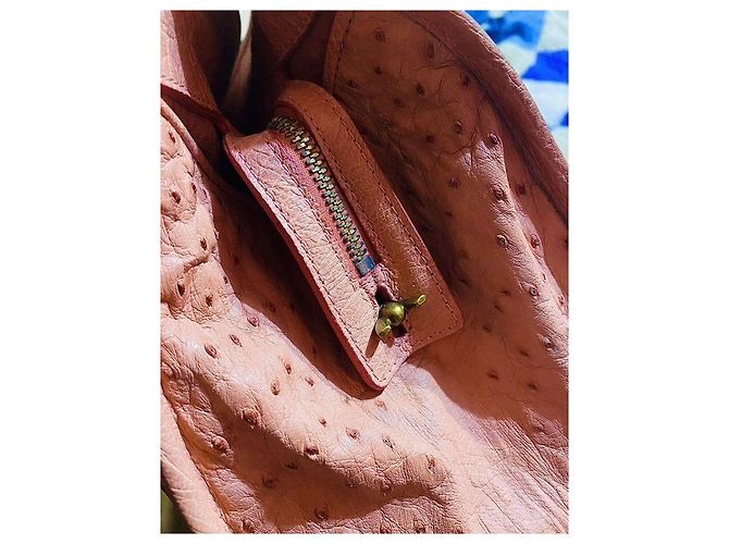 Borsa da viaggio Bottega Veneta in pelle di struzzo rosa - vista 3