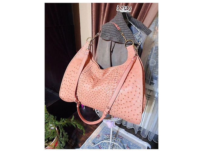 Borsa da viaggio Bottega Veneta in pelle di struzzo rosa - vista 4