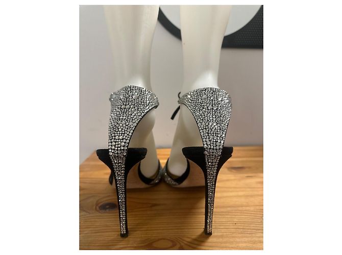 Sandali Jimmy Choo Talaya neri in raso Nero - vista 3