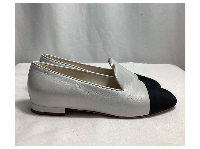 Timeless Bailarinas de cuero plateado con logo CC entrelazado de Chanel Plata - vista 10