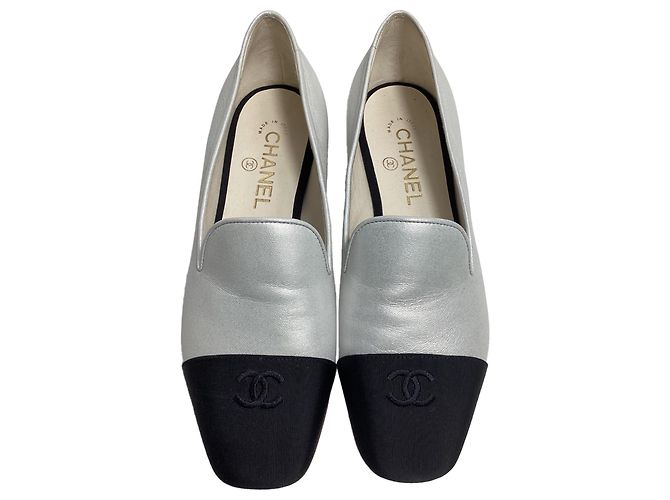 Timeless Bailarinas de cuero plateado con logo CC entrelazado de Chanel Plata - vista 2
