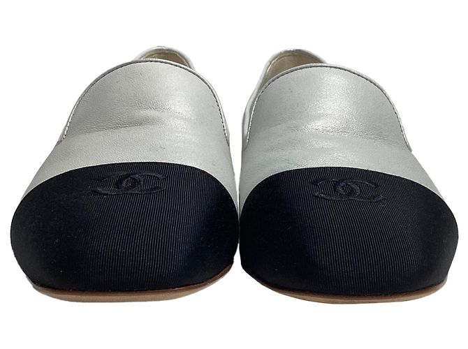 Timeless Bailarinas de cuero plateado con logo CC entrelazado de Chanel Plata - vista 3