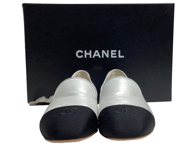 Timeless Bailarinas de cuero plateado con logo CC entrelazado de Chanel Plata - vista 8
