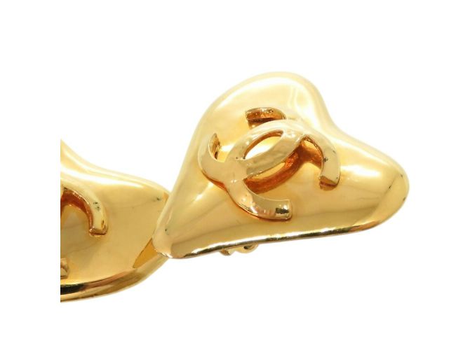 Orecchini in metallo dorato a forma di cuore Chanel Coco Mark D'oro - vista 10