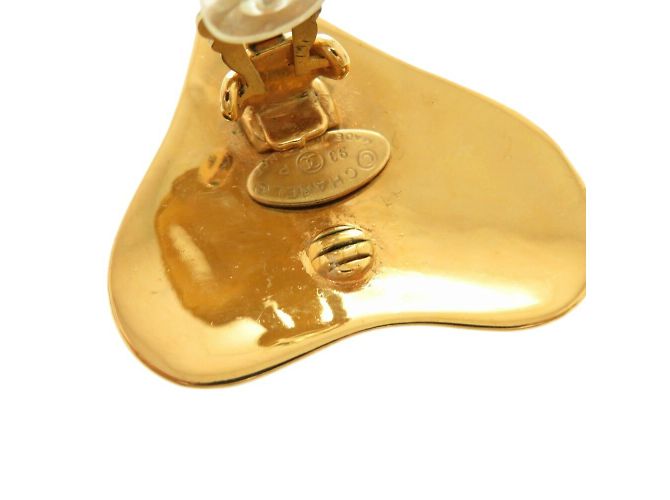 Orecchini in metallo dorato a forma di cuore Chanel Coco Mark D'oro - vista 8