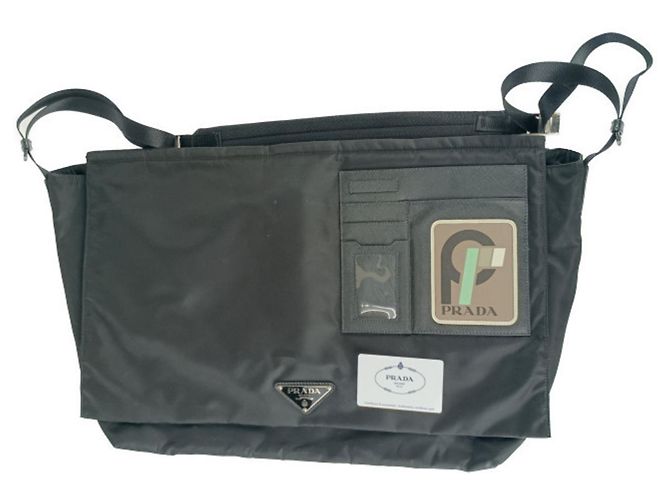 Borsa a tracolla in nylon nero e pelle Prada - vista 9