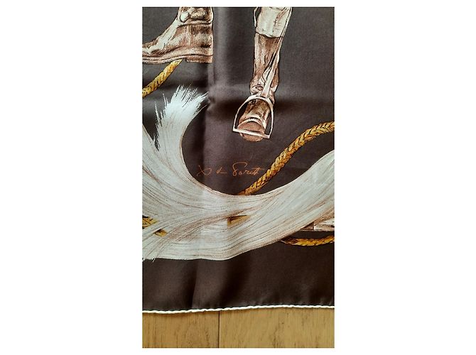 Hermès Carré 90 mit dem Titel 'Über Stiefel' von Xavier de Poret Braun - Ansicht 5
