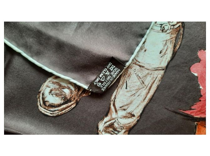 Hermès Carré 90 mit dem Titel 'Über Stiefel' von Xavier de Poret Braun - Ansicht 6