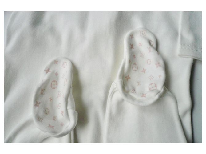 LOUIS VUITTON Weißer Mädchen-Pyjama neu mit Etiketten 12 Monate - Ansicht 6