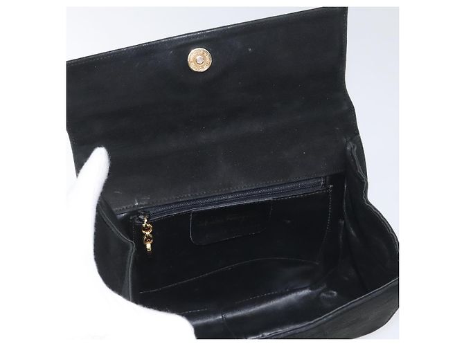Borsa a Spalla Gancini in Camoscio Nero e Oro Auth 110487 di Salvatore Ferragamo D'oro - vista 10
