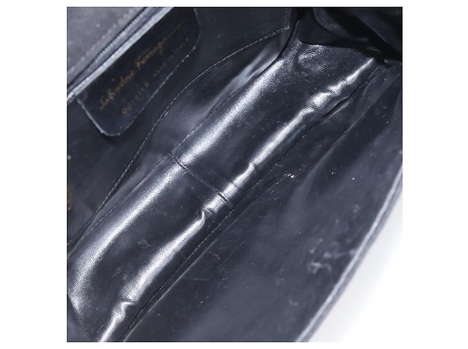 Borsa a Spalla Gancini in Camoscio Nero e Oro Auth 110487 di Salvatore Ferragamo D'oro - vista 11