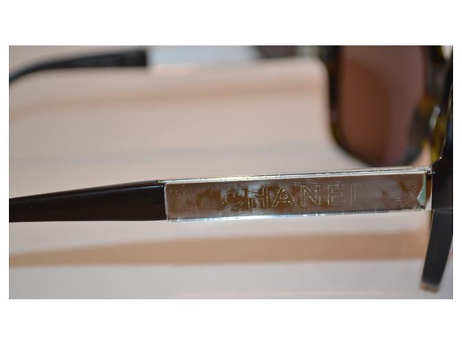 Occhiali da sole Chanel in plastica multicolore - vista 5