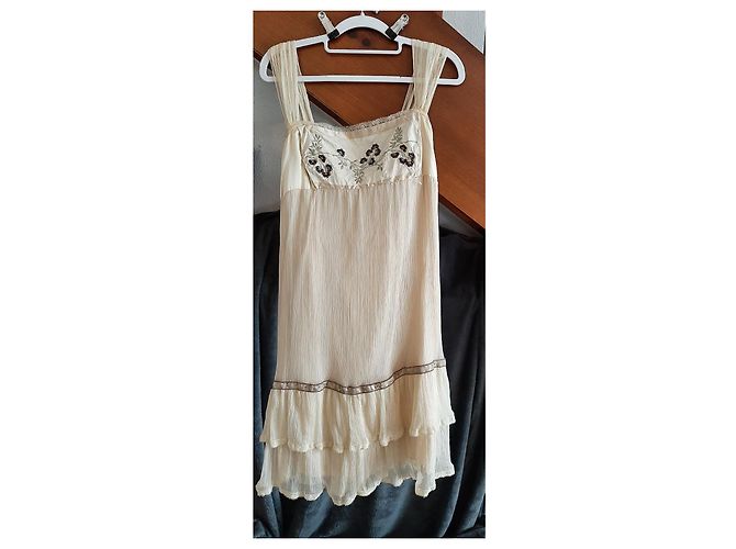Autre Marque Abito Kalebob in seta beige con ricami floreali e pizzo - vista 3