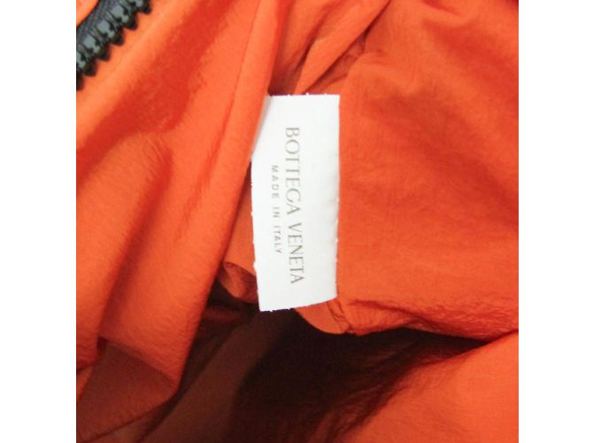 Pochette da viaggio Bottega Veneta 638750 Nero Arancione - vista 10