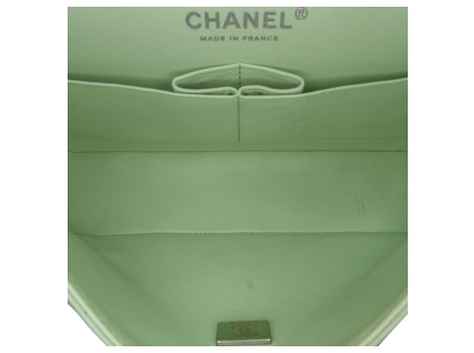 Chanel Verde Piccolo Classico Chevron in Pelle di Agnello Doppio Verde chiaro - vista 4