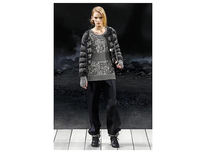 Chanel Neuer Cashmere-Pullover von der Laufsteg - Ansicht 2