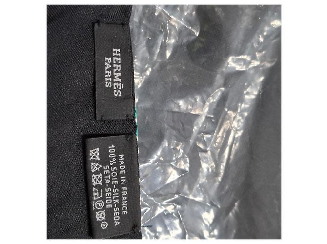 Foulard Twilly Hermès Twillon Jeu De Soie Grigio Nero in Seta Multicolore - vista 3