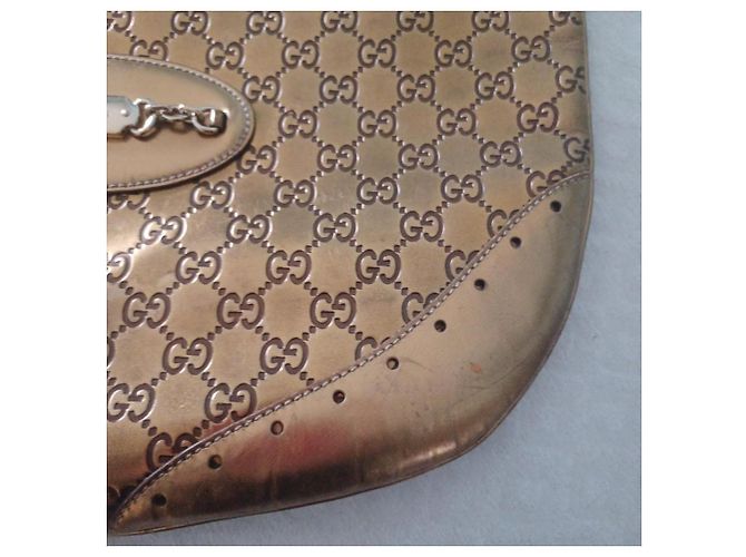 Bolsa de ombro Gucci Charlotte em couro dourado - vista 12