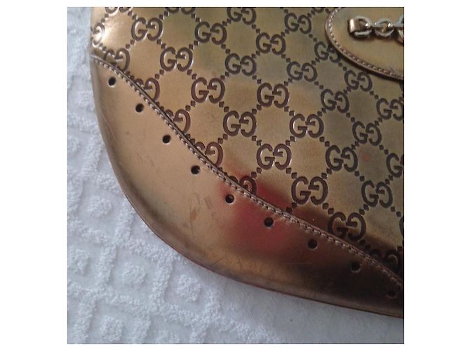 Bolsa de ombro Gucci Charlotte em couro dourado - vista 14