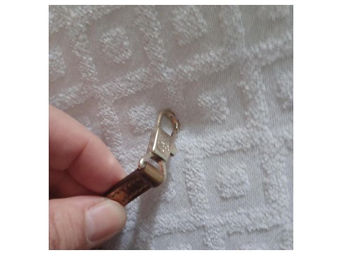 Bolsa de ombro Gucci Charlotte em couro dourado - vista 2
