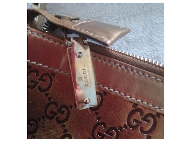 Bolsa de ombro Gucci Charlotte em couro dourado - vista 5
