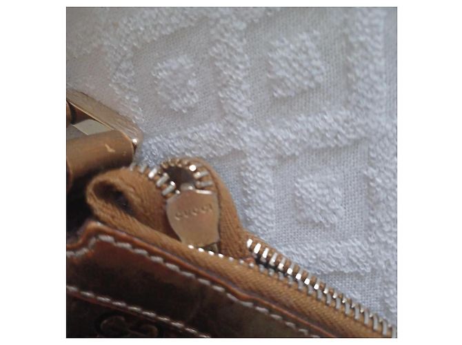 Bolsa de ombro Gucci Charlotte em couro dourado - vista 6