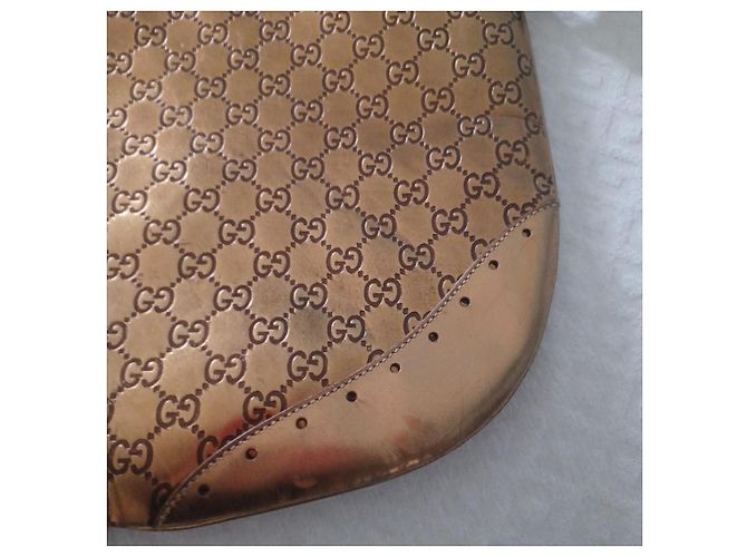 Bolsa de ombro Gucci Charlotte em couro dourado - vista 9