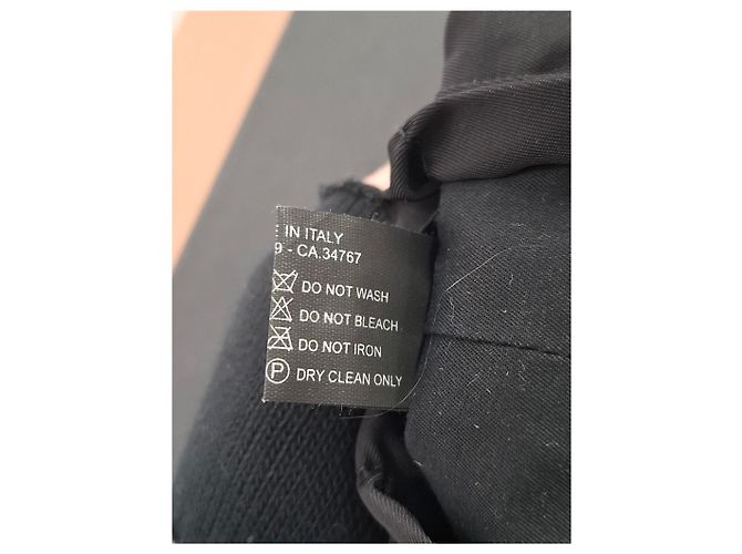 Schwarze Nylon-Beretmütze mit Prada-Logo-Plakette und Zugband - Ansicht 12