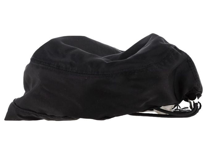 Schwarze Nylon-Beretmütze mit Prada-Logo-Plakette und Zugband - Ansicht 3