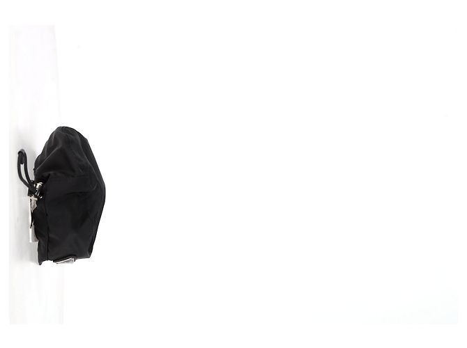 Schwarze Nylon-Beretmütze mit Prada-Logo-Plakette und Zugband - Ansicht 8