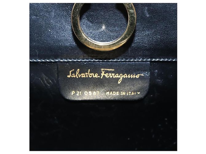 Borsa a spalla in pelle nera e oro Gancini Chain di Salvatore Ferragamo Auth bs22402 Noir Doré - vue 12