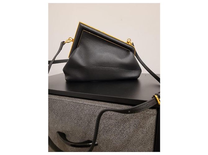 Borsa a tracolla Fendi in pelle nera Nero - vista 4