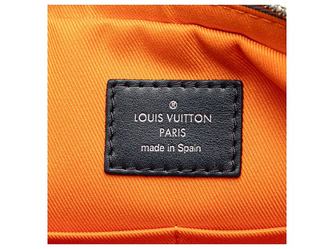 Messenger Satellite Alpha Monogram grigio Louis Vuitton Marrone - view 5