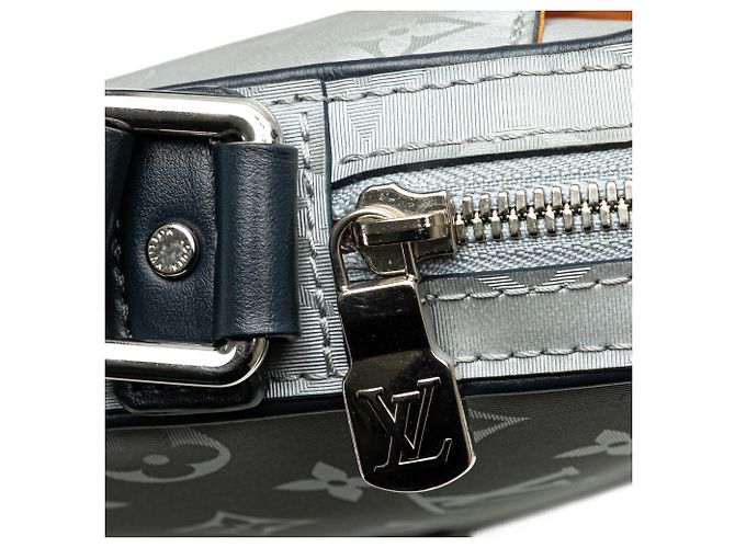 Messenger Satellite Alpha Monogram grigio Louis Vuitton Marrone - view 7