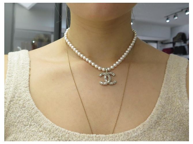 NUOVO COLLIER CHANEL LOGO CC 2024 IN PERLE E METALLO DORATO D'oro - vista 10