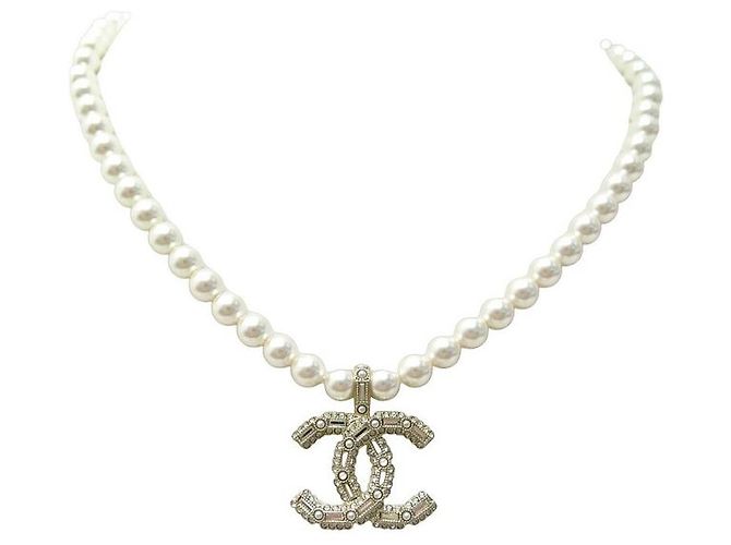NUOVO COLLIER CHANEL LOGO CC 2024 IN PERLE E METALLO DORATO D'oro - vista 2