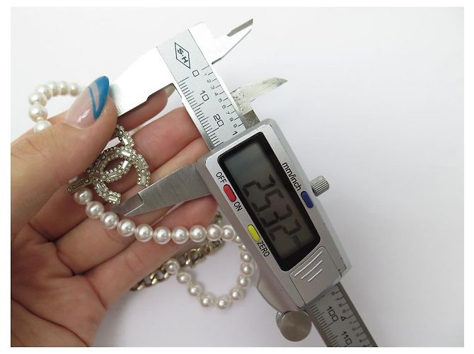NUOVO COLLIER CHANEL LOGO CC 2024 IN PERLE E METALLO DORATO D'oro - vista 7