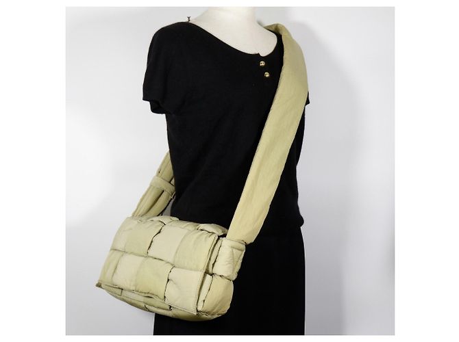 Cassette Borsa a spalla in tech imbottito Bottega Veneta Cachi - vista 10