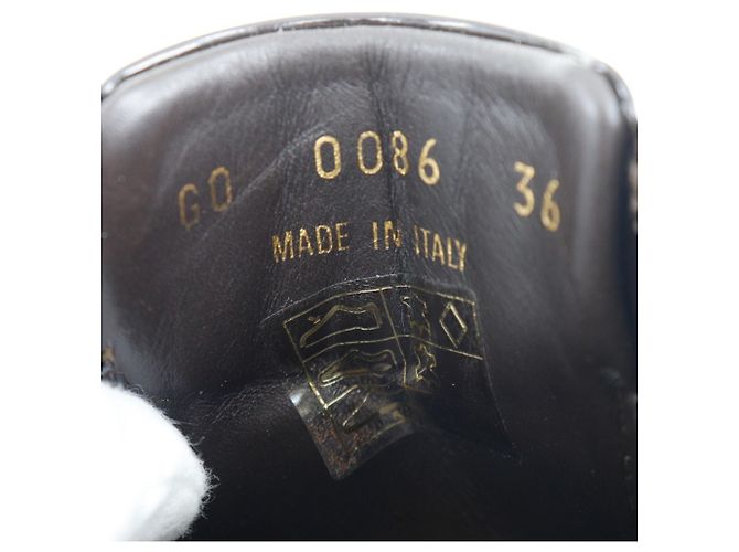 Sneaker aus Monogramm-Canvas von Louis Vuitton - Ansicht 9