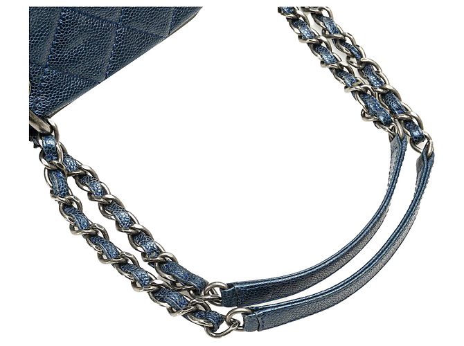 Bolso de compras chic de caviar iridiscente acolchado azul Chanel Azul oscuro - vista 12