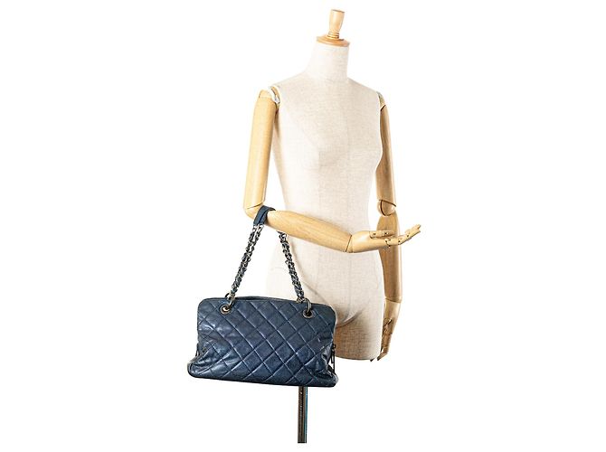 Bolso de compras chic de caviar iridiscente acolchado azul Chanel Azul oscuro - vista 13
