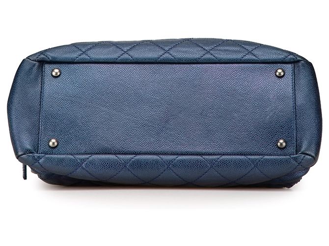 Bolso de compras chic de caviar iridiscente acolchado azul Chanel Azul oscuro - vista 3