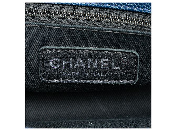 Bolso de compras chic de caviar iridiscente acolchado azul Chanel Azul oscuro - vista 7